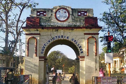 Kerala college teachers abandon unwell student at hospital to obey curfew timings