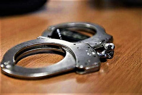 Handcuff