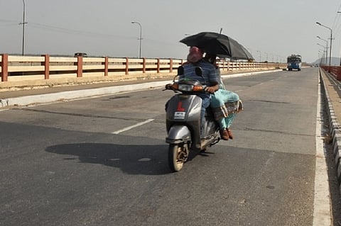 Andhra and Telangana continue to sizzle in the heat, temperature crosses over 40 degrees Celsius