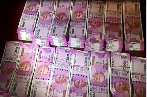 Karnataka police seize nearly Rs 29 lakh in new currency in Hubli