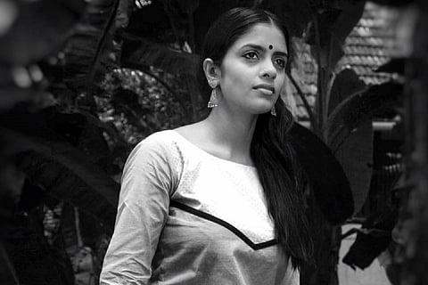 Kani Kusruti in black and white