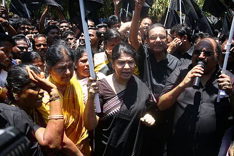 'Centre cannot leave farmers in distress just to win Karnataka elections': Kanimozhi to TNM