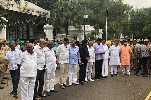 After dramatic arrival at Vidhana Soudha, 10 rebel MLAs rushed back to Mumbai
