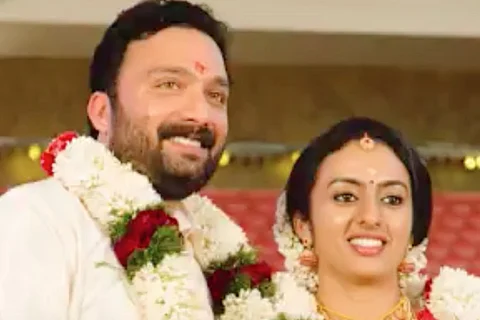 Groom abandons car and takes Kochi Metro to make it to his wedding on time