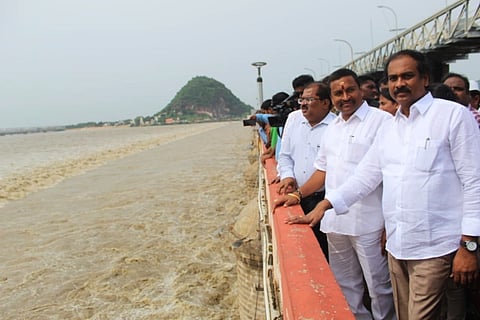 In Andhra, 3 districts on alert as second level warning continues at Prakasam barrage