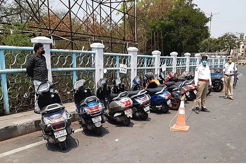 GHMC issues new format to help people complain against Illegal parking fee collection