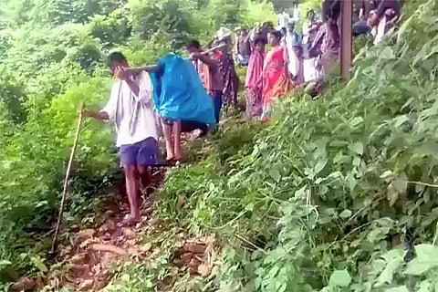 Carried on makeshift stretcher, AP woman goes into labour on the way, loses her child 