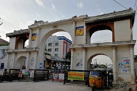 Why did a part of Hyderabad’s Moula Ali kamaan, a protected monument, fall off?
