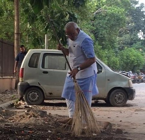 Modi attends Shatrughan Sinha's son's wedding