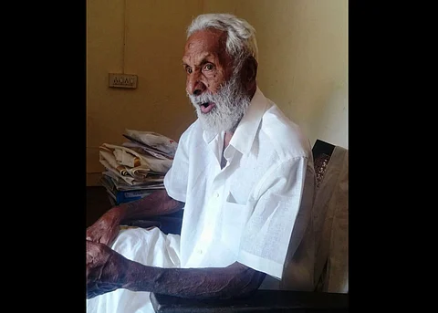 25 years later, alumni trace Sanskrit teacher to find age has not defeated him