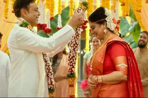 Video: Telugu actors Naresh and Pavitra Lokesh get married
