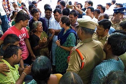 Student kills self at Narayana Junior College hostel in Andhra, kin protest