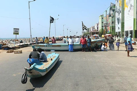 Fishing community staging a protest at Nochikuppam in Chennai