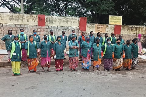 Bengaluru pourakarmikas standing together for a photograph