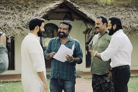 Prithviraj joins the sets of ‘Pathinettam Padi’