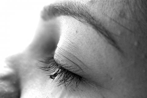 Annoyed with husband, wife strangles 2 children to death before killing herself