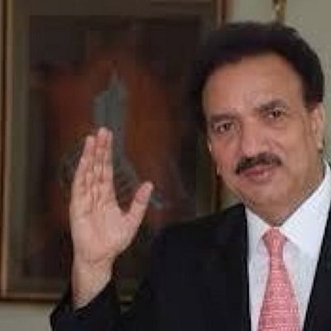 Irate passengers stop Rehman Malik from boarding flight for causing two and half hour delay