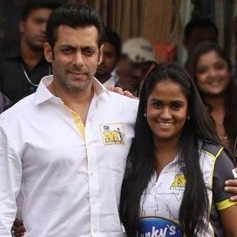 Salman dethrones SRK from Forbes' top spot