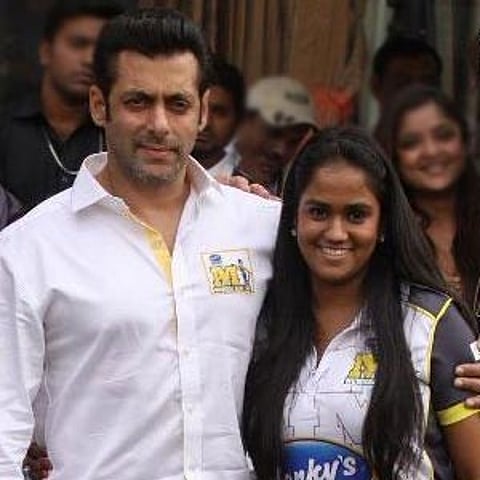 Salman finds SRK's Happy New Year promo 'kick-ass'