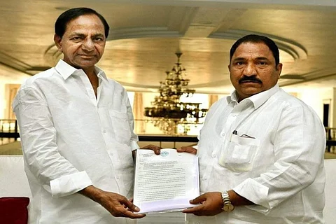 Setback for TDP in Telangana as MLA Sandra Venkat Veeraiah defects to TRS