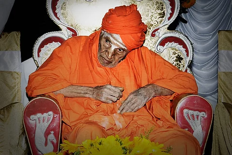 Karnataka govt event stopped after protesters allege disrespect to Siddaganga seer