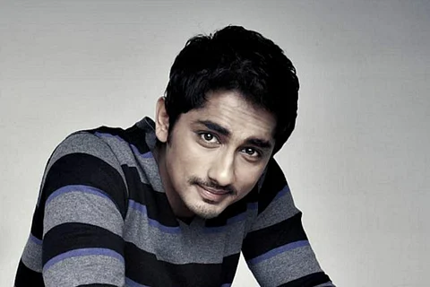 Actor Siddharth goes on a Twitter rampage over those who use phones during a movie