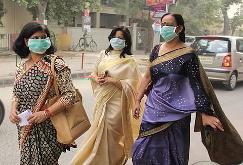 Delhi smog choking employees, hampering work: Assocham survey