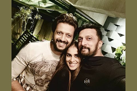 Riteish, Genelia & Sudeep striking a pose