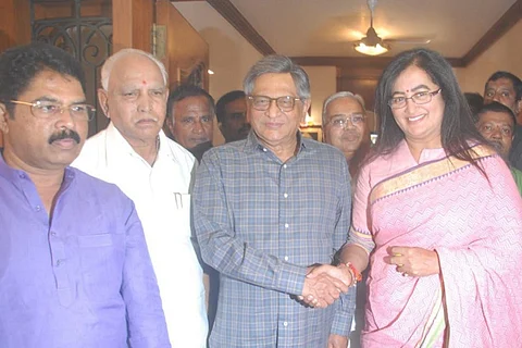 Sumalatha keeps option of joining BJP open after meeting BS Yeddurappa, SM Krishna