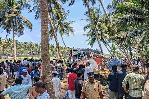 Search operation at site of boat tragedy at Thooval Theeram, Kerala