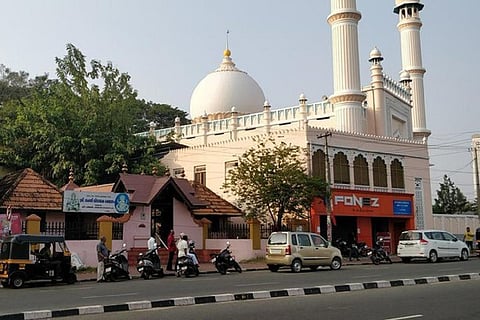Palayam mosque and temple
