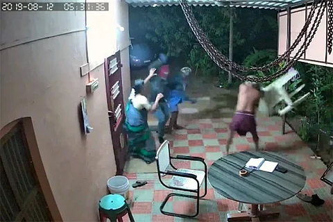 Video: Elderly TN couple bravely fends off armed robbers with plastic chairs