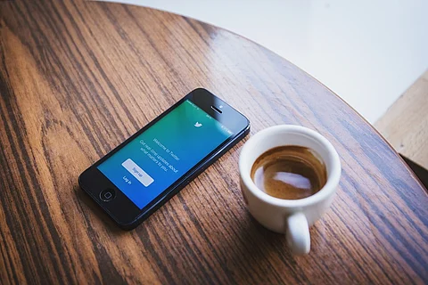 Twitter updates camera, rolls out snapchat-like feature