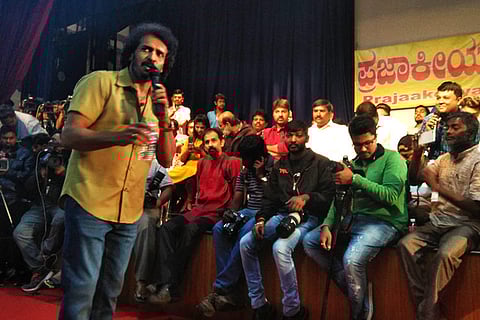 Actor Upendra unveils auto rickshaw as his party symbol