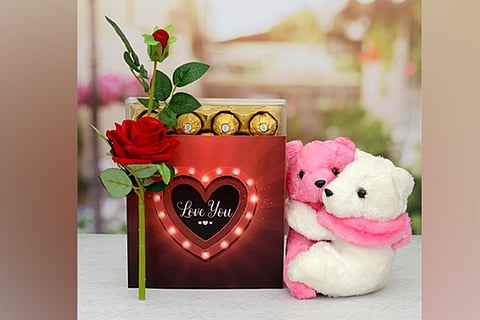 This Valentine’s surprise your loved one in India, choose from the amazing options on GiftstoIndia24x7.com