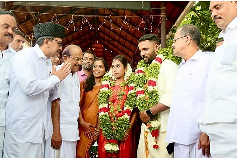 Muslim League leaders with the newlyweds Geethu and Vishnu