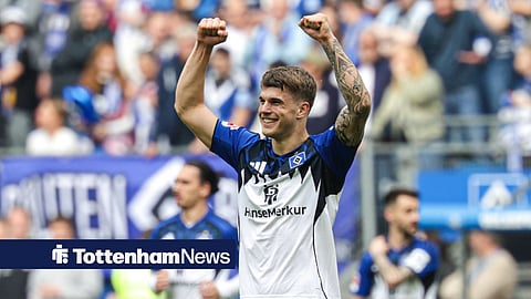Luka Vuskovic celebrates with the Hamburger SV fans.