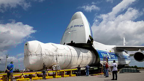 Volga-Dnepr Transports 32-metre Atlas 5 Rocket Boosters for NASA