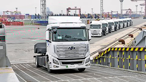 Watch: Hyundai Rolls Out World’s First Fuel Cell Heavy-Duty Truck