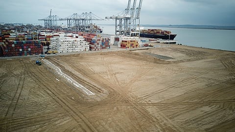 DP World Starts Work on New 4th Berth at London Gateway Logistics Hub