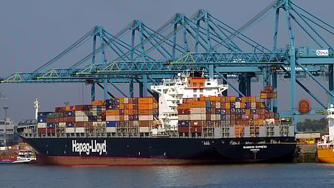 Watch: Hapag-Lloyd Puts Massive LNG Engine in Newbuild Mega-Ship