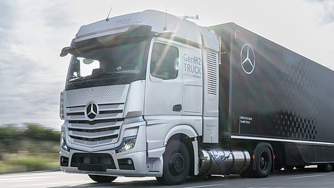 Daimler to Begin Customer Trials for Mercedes-Benz GenH2 Trucks in 2024