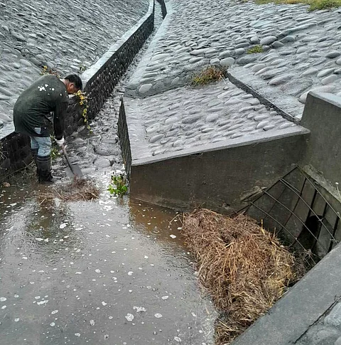 DIA is strictly monitoring its airport's flood drain systems to avoid drainage clogging and also to prevent airside flooding. (Photo courtesy of CAAP)