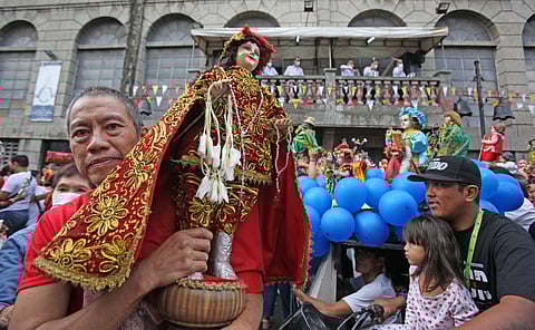 (FILE PHOTO) Viva Señor Sto. Niño! Thousands of devotees of the Holy Child flocked to the Sto. Niño De Tondo Church to have their personal replicas blessed by lay ministers. Elsewhere in the country, like in Cebu and Pagadian City, the Feast of the Infant Jesus was commemorated by devout Catholics. | PHOTOGRAPH BY Joey Sanchez Mendoza FOR THE DAILY TRIBUNE@tribunephl_joey