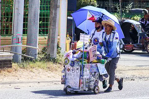 Couple embarks on 5,000 km journey on foot