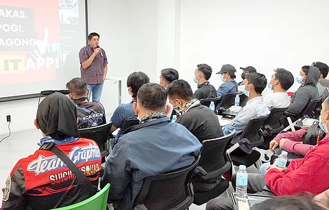 MOVE IT is fully dedicated to being an avenue of opportunities for aspiring moto-taxi providers, especially those from the habal-habal sector who aim to be professional two-wheel ride-hailing servicemen