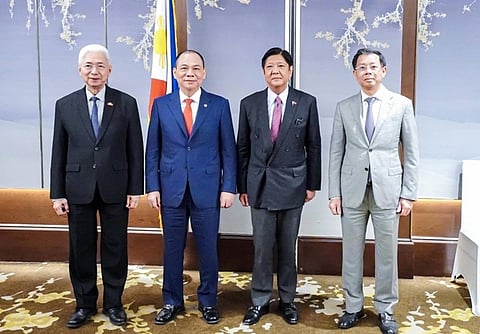 From left: DTI Secretary Fred Pascual; Mr. Phạm Nhật Vượng, Vingroup chairman; President Ferdinand R. Marcos Jr. and Mr. Nguyễn Việt Quang, Vingroup vice chairman and CEO.
