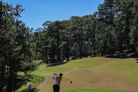 FILE: Renato Jose Unson of Megafiber tees in hole 10 at Camp John Hay.