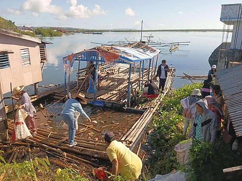 The rice beneficiaries were those who collected scraps from coastal areas under the province’s Project KLEAN.