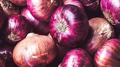 PNP intercepts smuggled onion, cigars at Quiapo